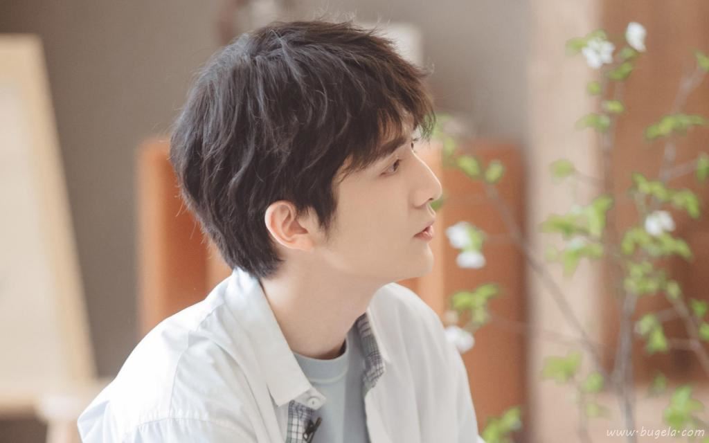 邻家大男孩张新成阳光文艺时尚迷人写真图片