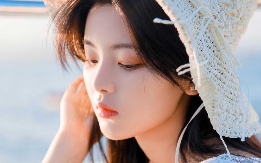 甜美女神杨超越青春可爱元气白嫩户外写真图片
