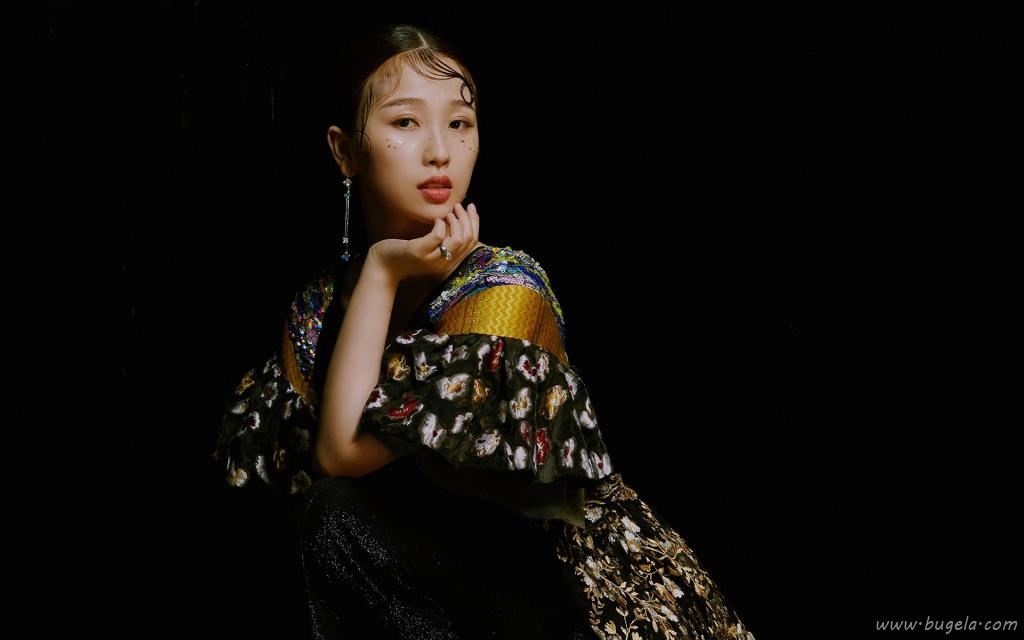 新生代演员虞书欣复古性感写真图片