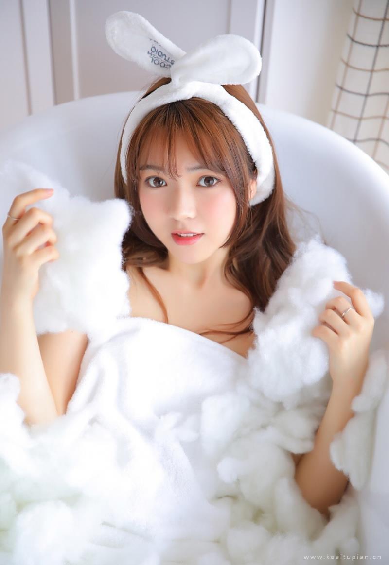 浴巾美女香肩锁骨室内个人