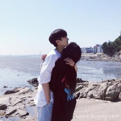 韩版情头双人全身照一对微信头像图片
