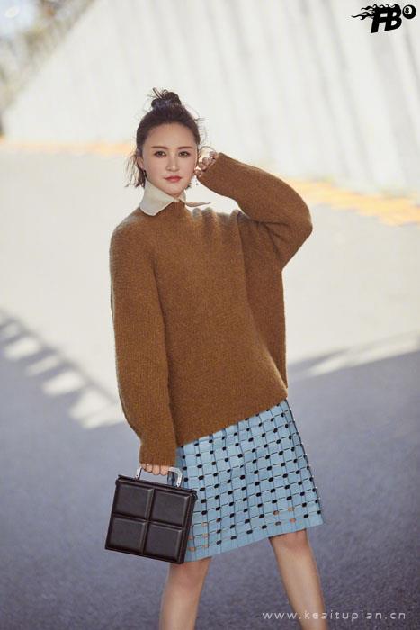 张歆艺暖色毛衣甜美文艺写真图片