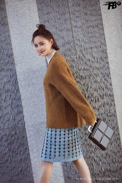 张歆艺暖色毛衣甜美文艺写真图片