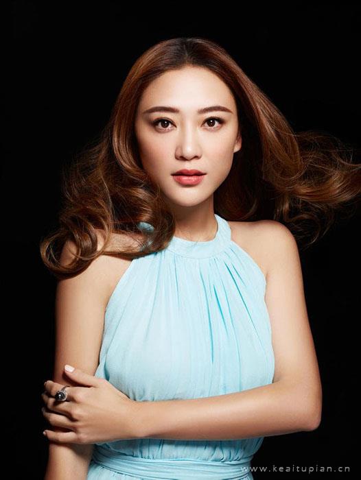 应采儿高冷轻熟风写真图片