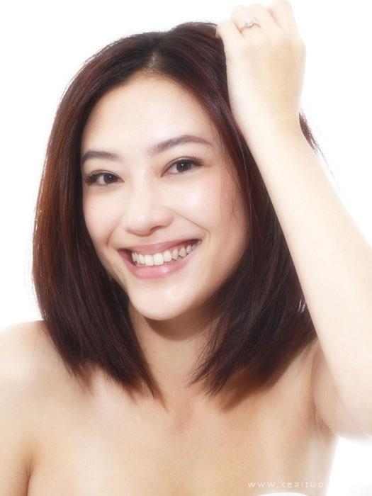 应采儿甜美幸福写真图片