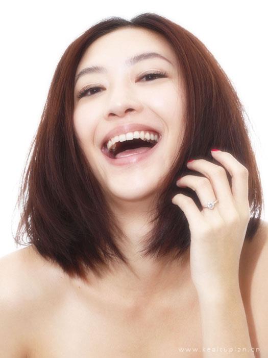 应采儿甜美幸福写真图片
