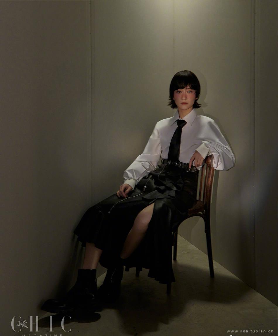 王鸥晒伤妆性感又迷离杂志写真