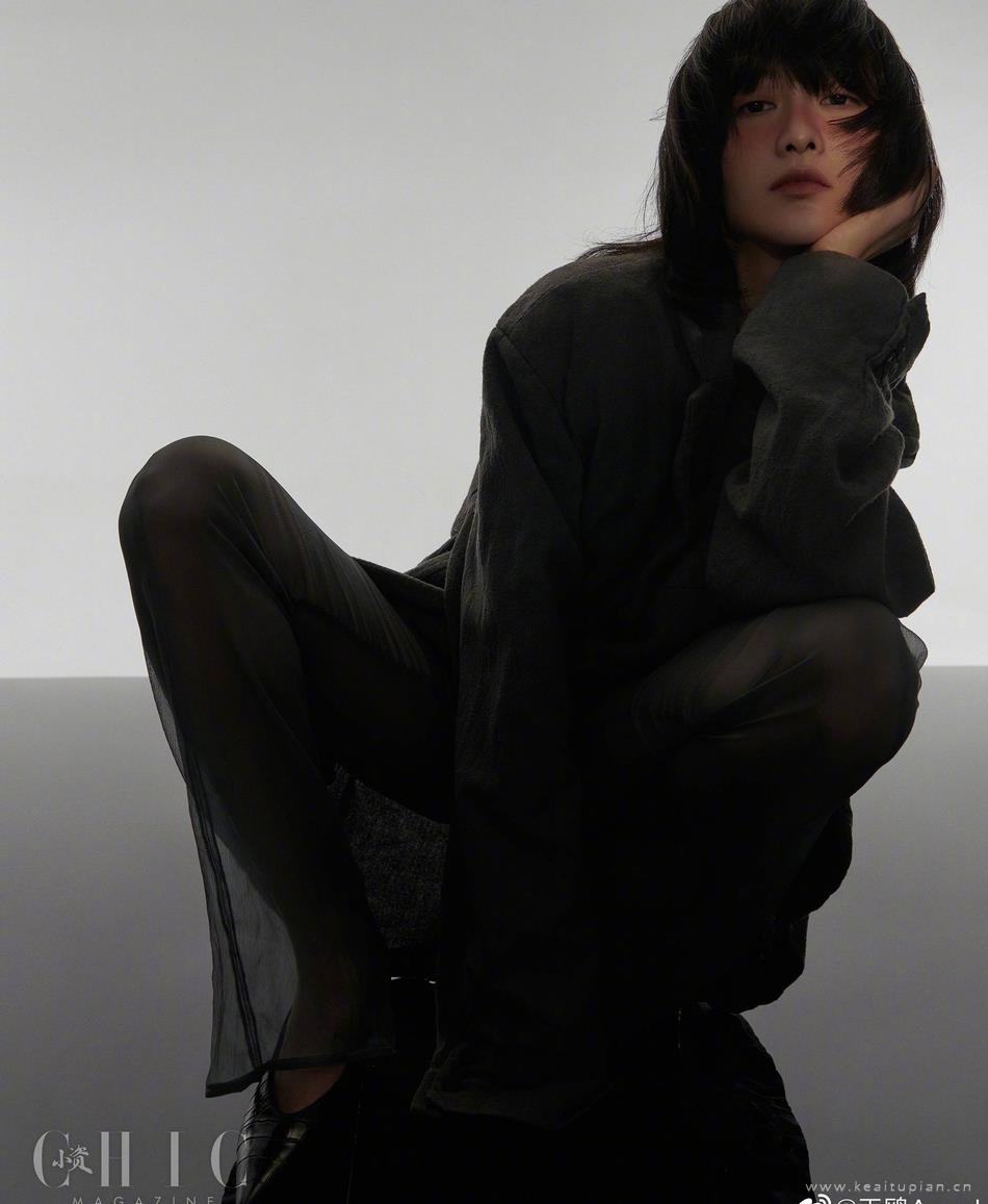 王鸥晒伤妆性感又迷离杂志写真