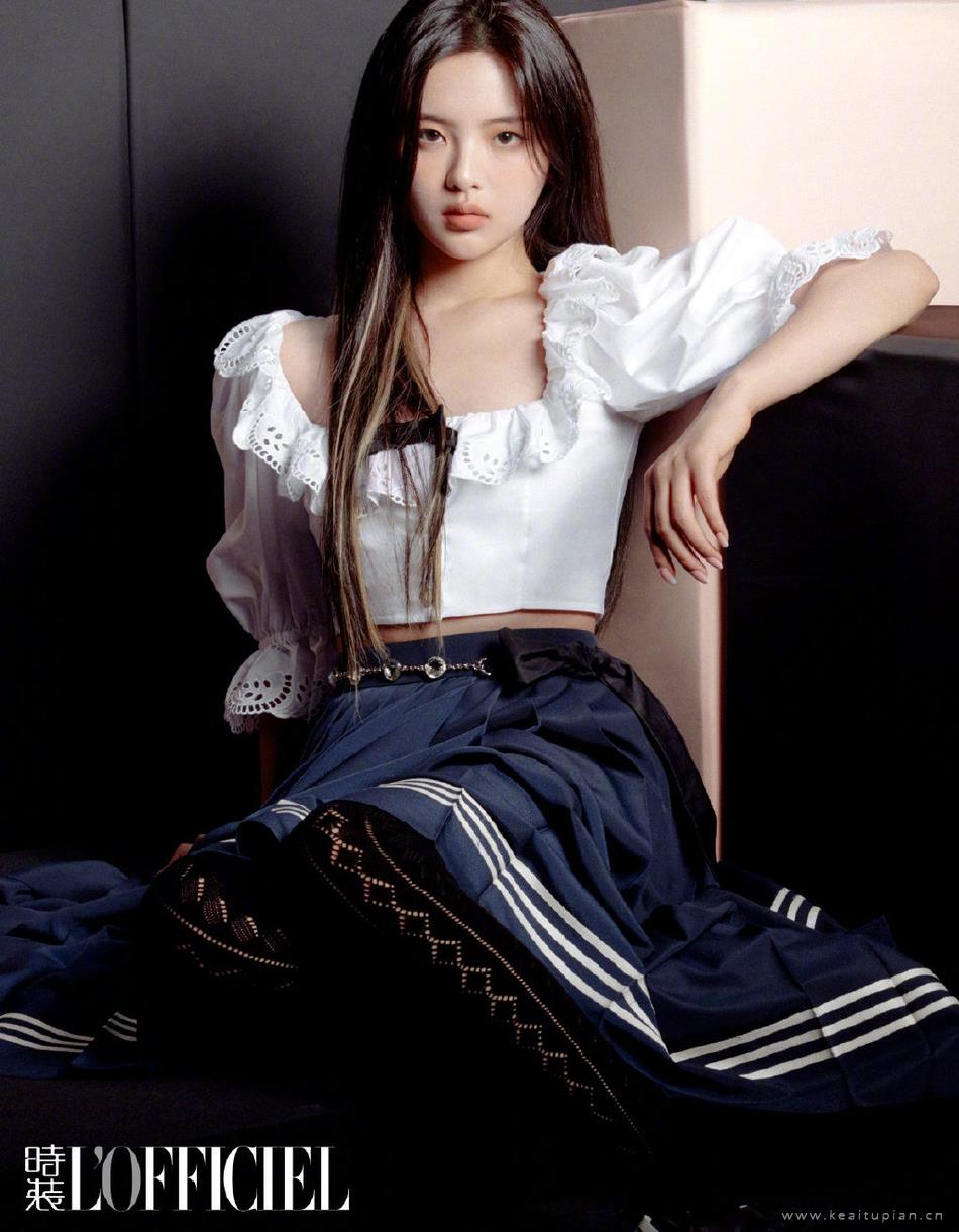 杨超越学院风造型少女感十足写真