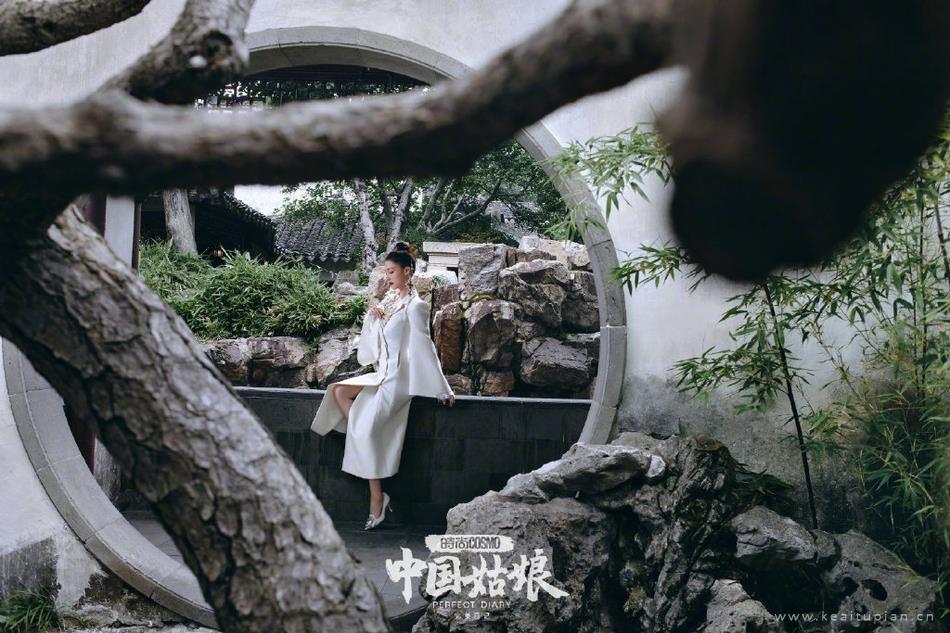 李沁置身山水园林邂逅江南夏意