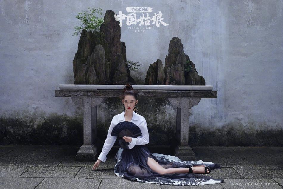 李沁置身山水园林邂逅江南夏意