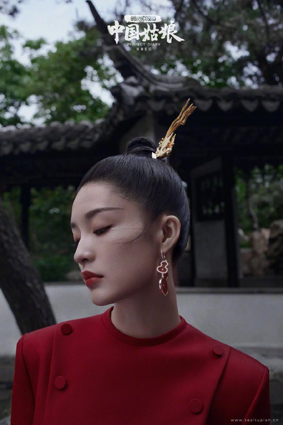 李沁置身山水园林邂逅江南夏意