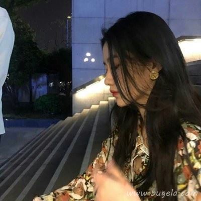 2021最新款个性女生头像图片