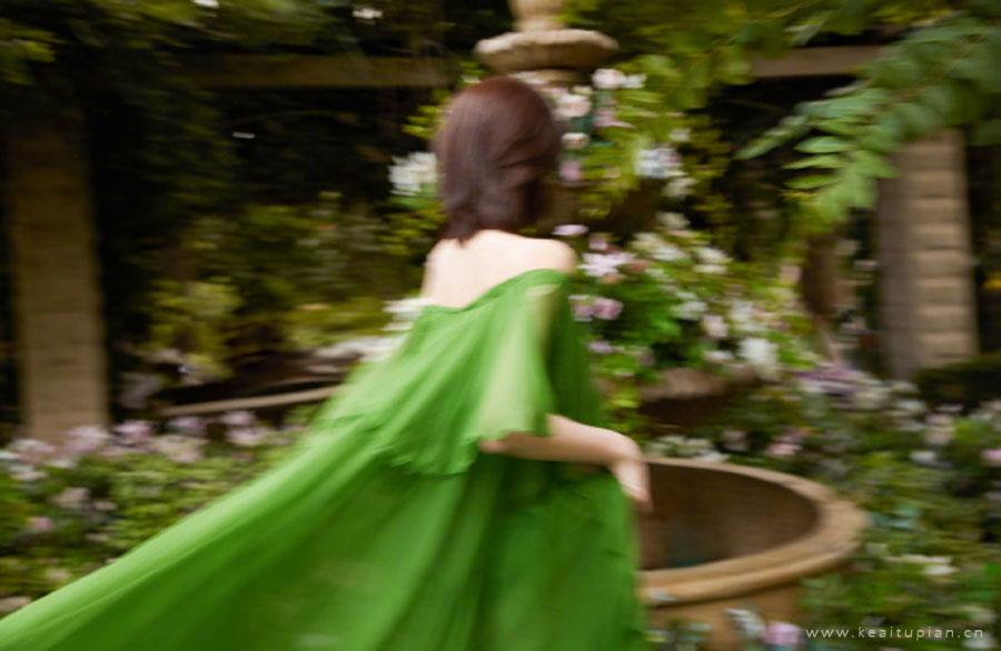 陈都灵秘境花园大片写真图片