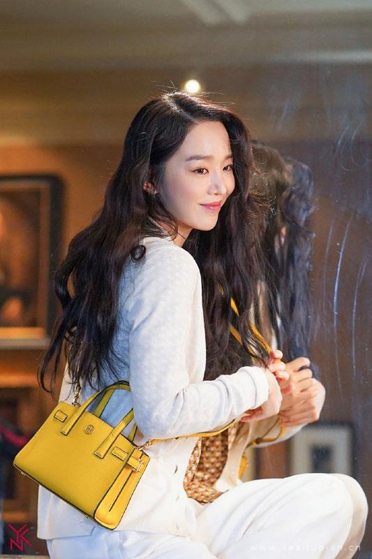 申惠善美丽大方写真图片