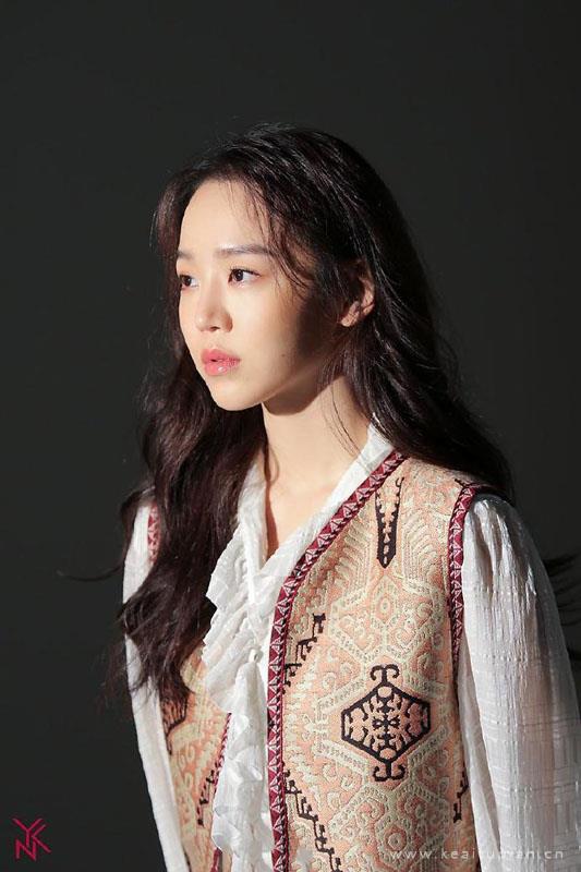 申惠善文艺甜美写真图片