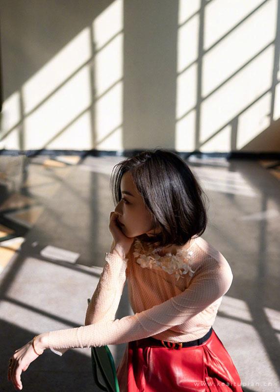 倪妮美艳复古写真图片