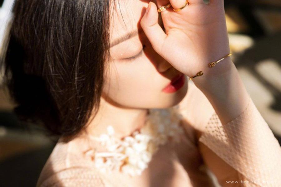 倪妮美艳复古写真图片