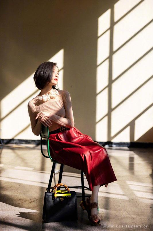 倪妮美艳复古写真图片