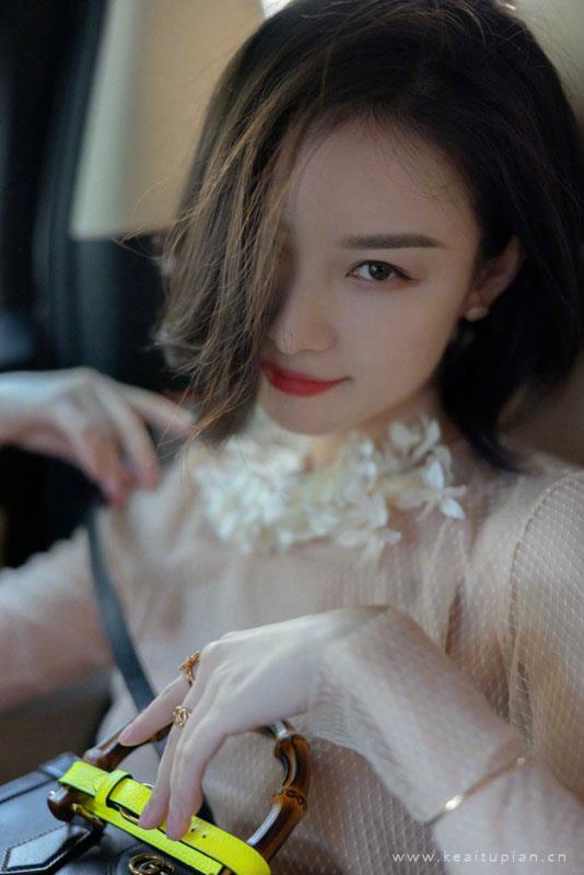 倪妮美艳复古写真图片