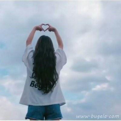 好看的一男一女背影两张情侣头像图片