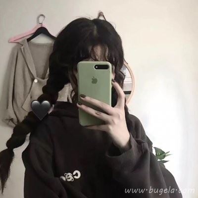 个性手机挡脸的女生头像2021最火爆图片
