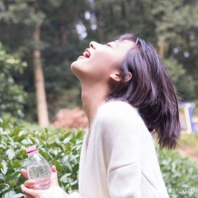 酷酷的女生真人头像图片