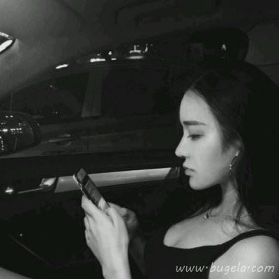 黑白风格酷酷女生头像图片