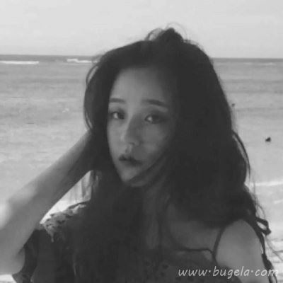 黑白风格酷酷女生头像图片
