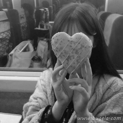 2021年最火的黑白可爱女生头像图片