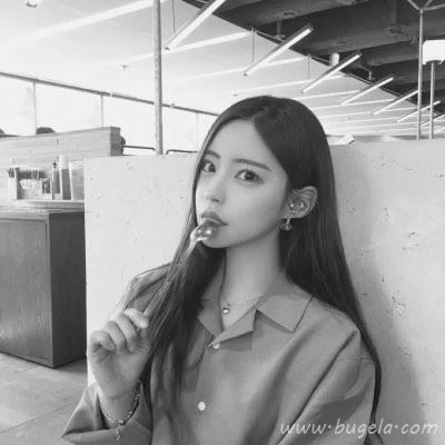 2021年最火的黑白可爱女生头像图片