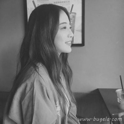 2021年最火的黑白可爱女生头像图片