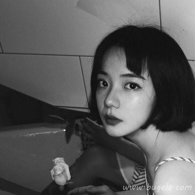 2021年最火的霸气黑白女生头像图片