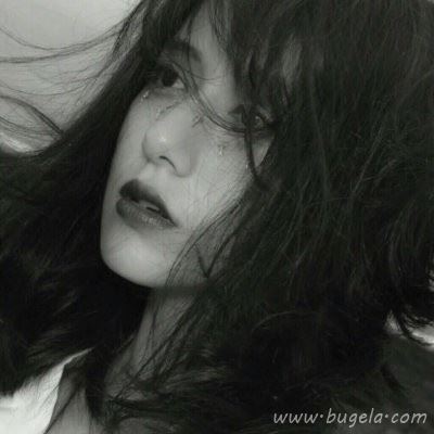 2021年最火的霸气黑白女生头像图片