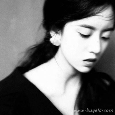 2021年最火的霸气黑白女生头像图片