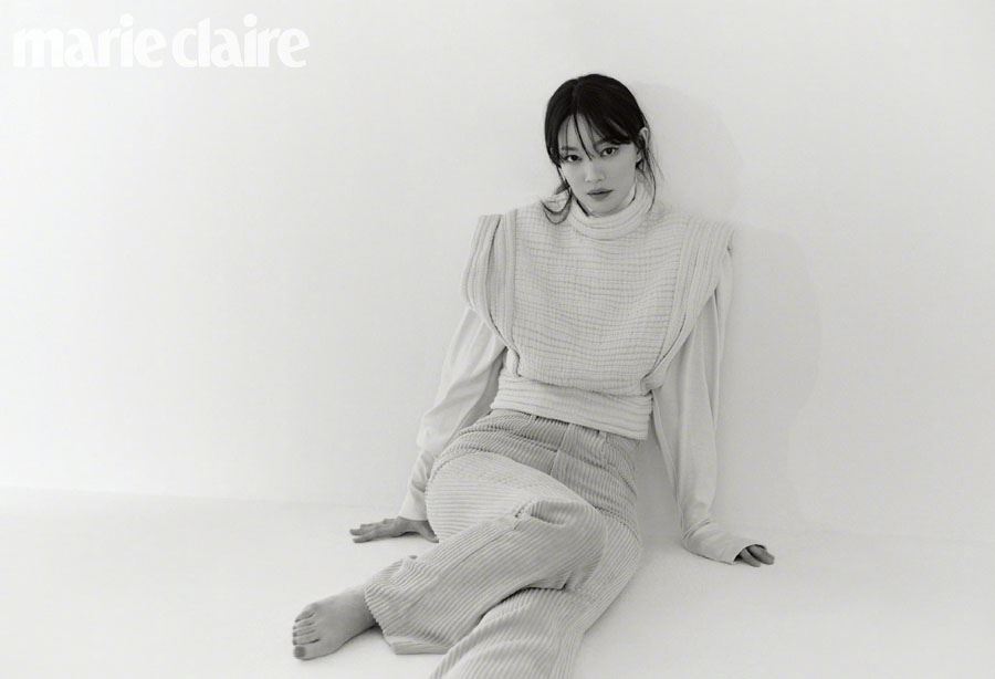 申敏儿黑白风格美艳写真图片