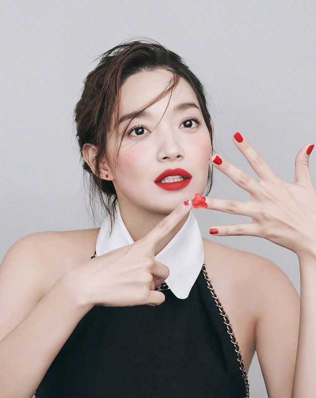 申敏儿美丽大方写真图片