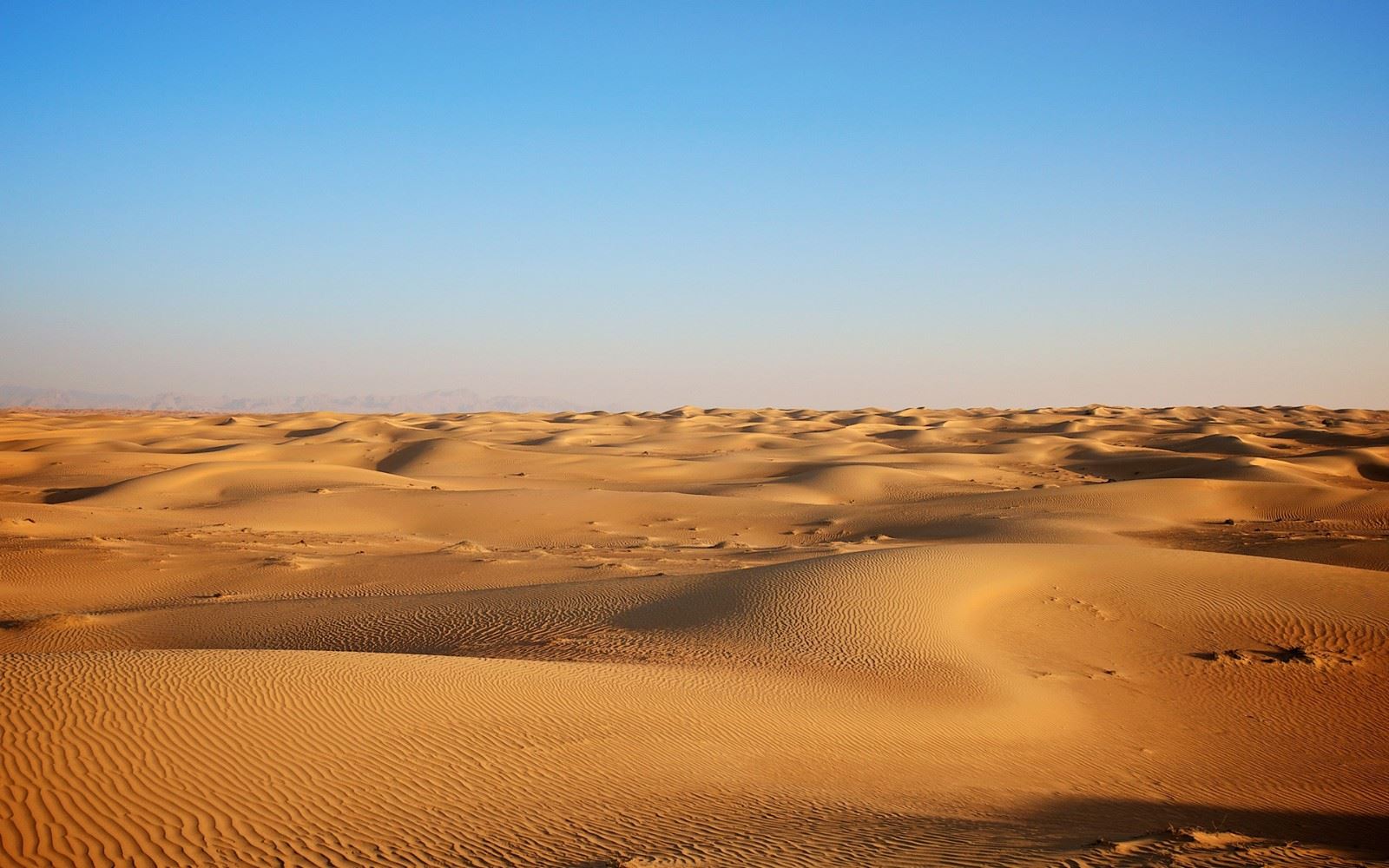 一望无际沙漠滚烫大漠唯美风景图片
