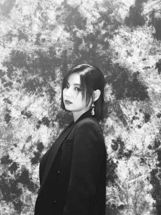 硬糖少女赵粤黑色西装酷美写真图片