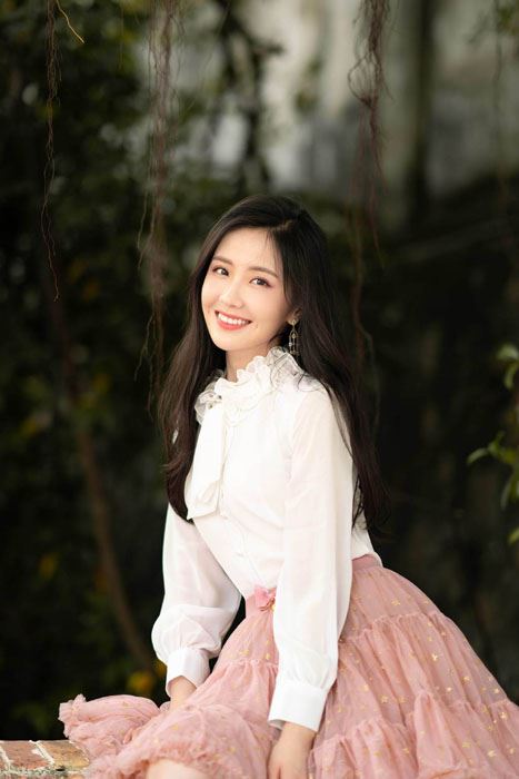 王艺瑾粉色蛋糕裙甜美粉嫩写真图片
