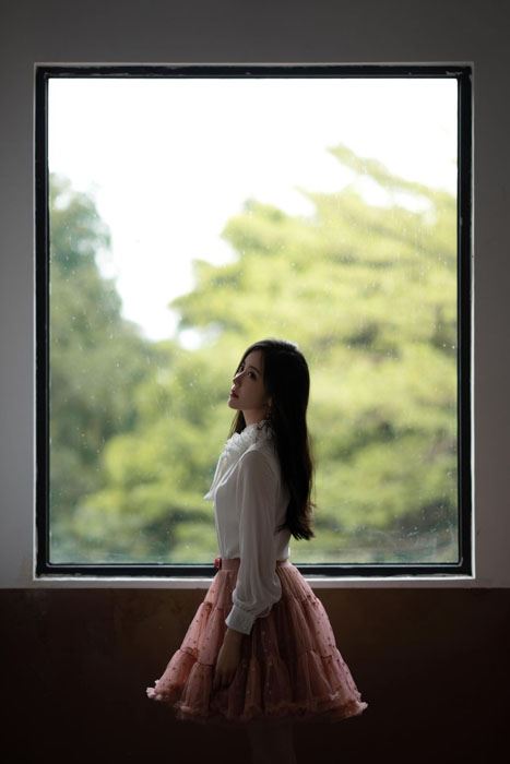 王艺瑾粉色蛋糕裙甜美粉嫩写真图片