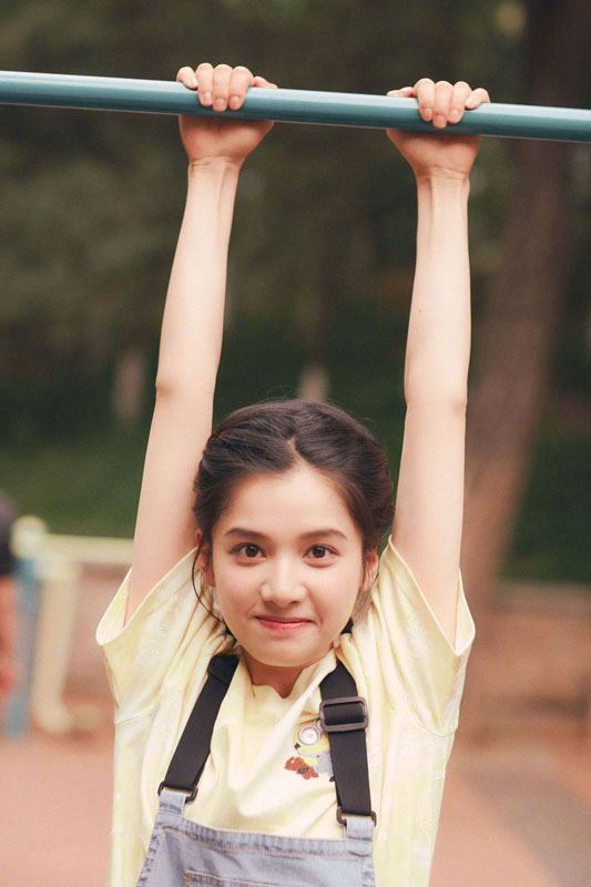 张婧仪游乐场生日写真图片