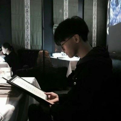 情侣头像两人霸气社会黑白 男生拉着女生图片