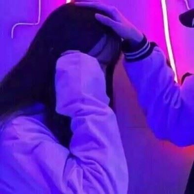 情侣头像两人霸气社会黑白 男生拉着女生图片