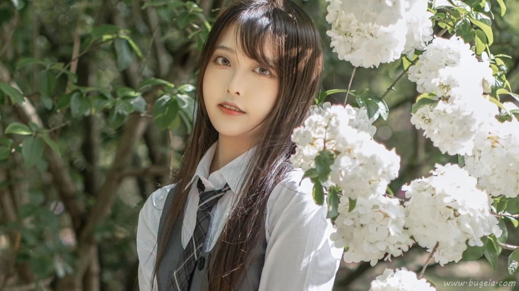 充满青春气息美女制服图片