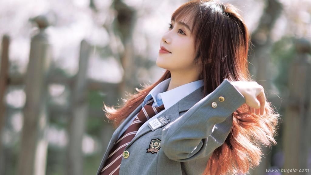 漂亮制服美女迷人图片