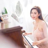 白色钢琴唯美头像女生_微信头像大全图片