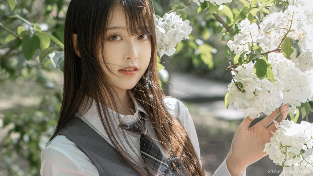 充满青春气息美女制服图片