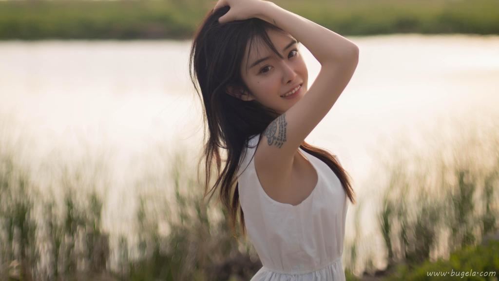 清新漂亮纹身美女图片