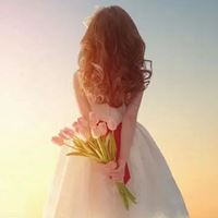 最新唯美温柔的捧花女生背影头像_微信头像大全图片